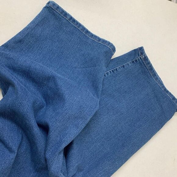 Charter Club Plus Bristol Mid Rise Slimming Capri Jeans 26W Lyon Wash - Picture 6 of 9